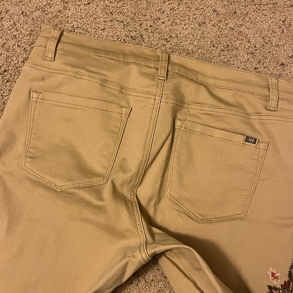 DG2 DIANE GILMAN Jeans Embroidered Embellished NWOT!! Size 12 - Picture 8 of 16